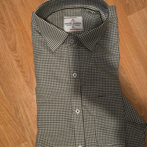 Black and White Casual Button Down Shirt with Classic Pattern - Picture 5 of 5